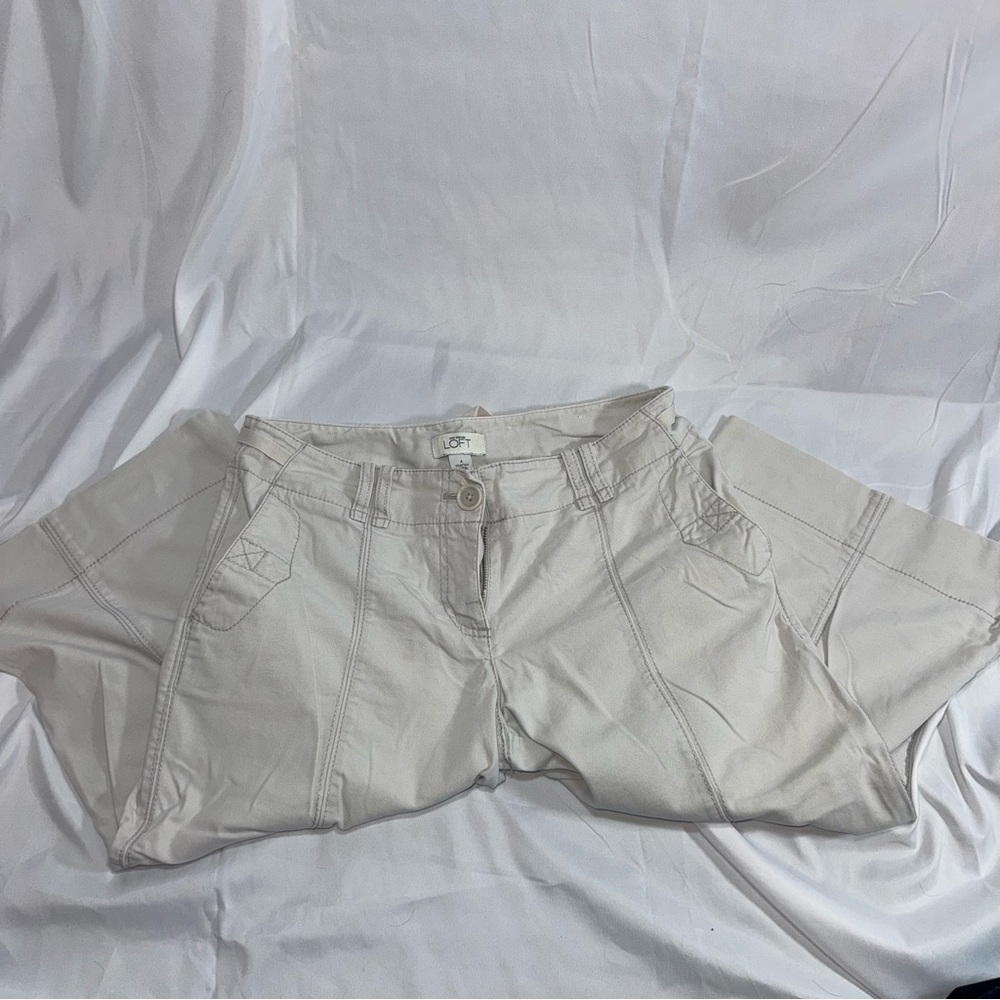 LOFT Women's Cream Shorts Size 4